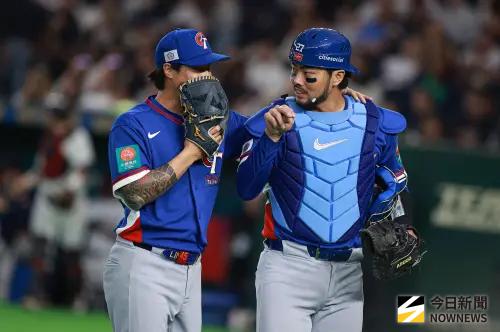 ▲WBC中華隊捕手林家正（右）與投手林昱珉（左）。（圖／記者葉政勳攝 ,2026.03.07）