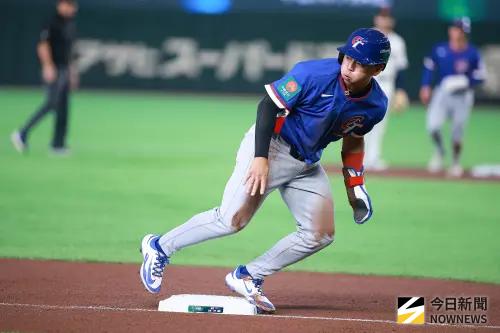 ▲WBC中華隊內野手鄭宗哲今天積極發動速度戰，透過進攻壘包給予投手壓力。（圖／記者葉政勳攝 ,2026.03.07）