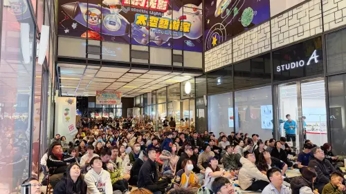▲怕冷球迷看過來！新莊宏匯廣場室內直播派對氣氛超嗨，今（8）天「中韓大戰」將持續透過 500 吋大螢幕轉播，讓球迷在舒適環境中為中華隊吶喊。（圖／翻攝自宏匯廣場臉書）