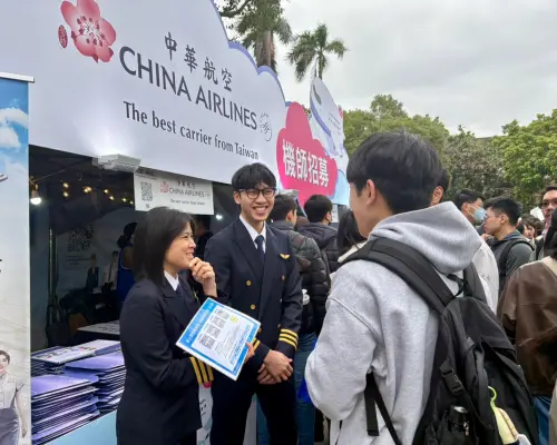 ▲華航現職機師暢談報考準備歷程、受訓內容及多年實務經驗，鼓勵飛行夢想逐步化為具體行動。（圖／華航提供）