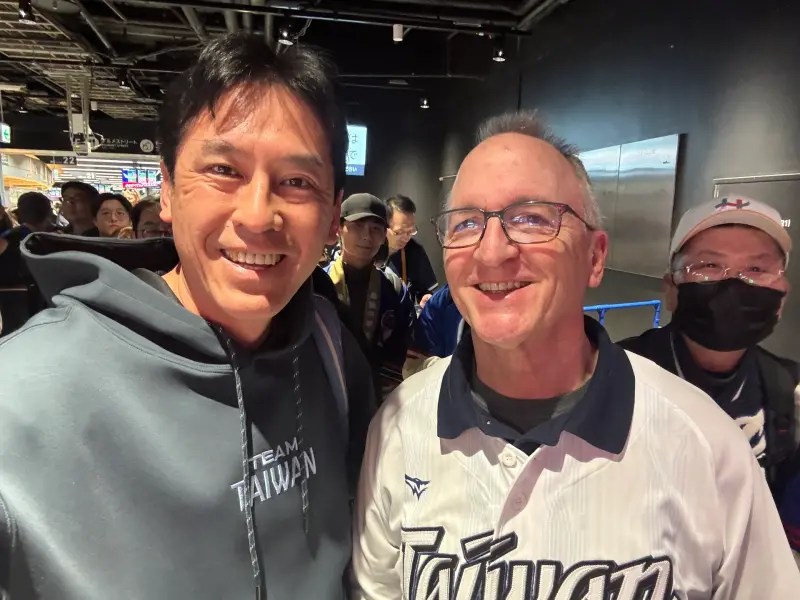 費仔滿貫砲太帥了！黃暐瀚遇到費爸「90度彎腰鞠躬」：真的太謝謝