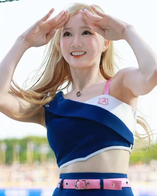 ▲秀秀子以沙啞的嗓音和獨特的個性和魅力聞名，被粉絲稱為擁有「御姐系」的親和力。（圖／秀秀子Emily (ショウショウツ)IG@showshowz1124）