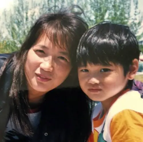 ▲田中真美子被球迷認為與大谷翔平母親（左）有幾分神似。（圖／翻攝自X）