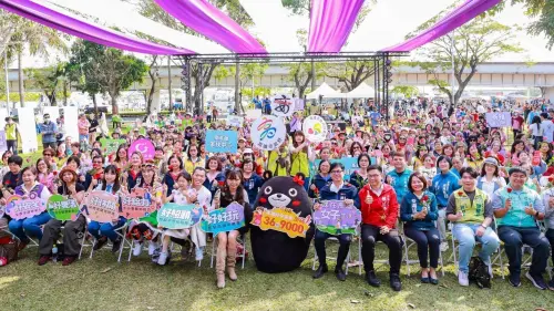 慶祝38婦女節　陳其邁宣布4月起孕婦產檢乘車補助再加碼