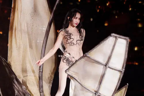 ▲蔡依林的巨蟒雖然被換成愉悅之舟，但絲毫不影響她的唱功、氣勢。（圖／微博＠蔡依林Pleasure巡迴演唱會）