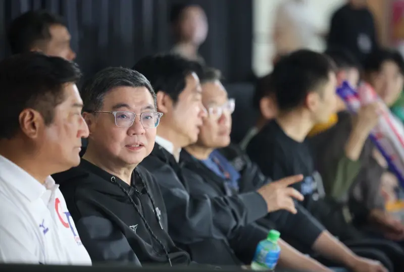 卓榮泰搭華航專機飛東京看WBC經典賽　郭音蘭：應說明預算來源