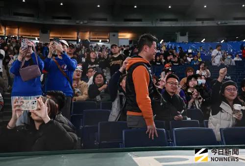 ▲WBC中華隊對上韓國隊的比賽，吸引眾多台灣球迷進場為中華隊加油。（圖／記者葉政勳攝 ,2026.03.08）