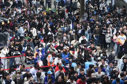 ▲WBC經典賽3月8日中華隊對韓國隊，民眾湧至信義區香堤大道廣場應援。（圖／記者林柏年攝）