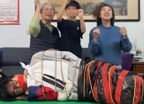 揪韓國尪看WBC台韓戰！他被五花大綁嘴貼封條　粉笑爛：又被獻祭