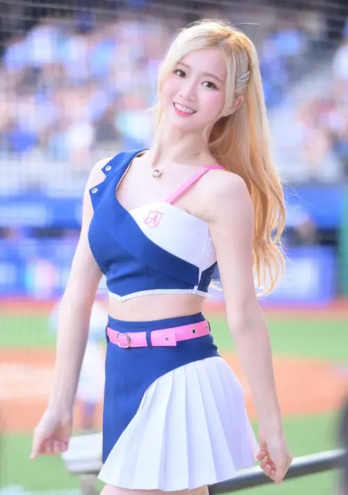 ▲秀秀子（如圖）現年31歲，曾當過游泳教練、瑜珈老師等。（圖／翻攝自秀秀子IG）