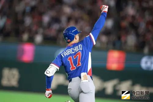 ▲今日敲出關鍵兩分砲的費爾柴德（Stuart Fairchild）則透露，由於對韓國投手唐寧（Dane Dunning）非常熟悉，成功鎖定偏高滑球出擊。（圖／記者葉政勳攝）