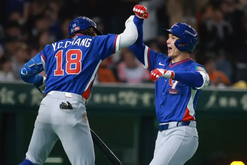 抗韓英雄誕生！費仔連兩天轟炸東京巨蛋　兄弟戰歌在東京巨蛋響起