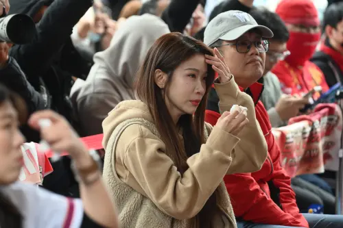 ▲WBC經典賽3月8日中華隊對韓國隊，小龍女激動落淚，眼淚沒有白流。（圖／記者林柏年攝）