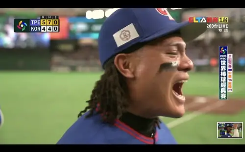 ▲賽後，領軍率先轟出首支全壘打的張育成以及比賽後半段膠著時刻登板的「大心臟」年輕投手孫易磊都感動落淚。（圖／翻攝自愛爾達體育轉播）