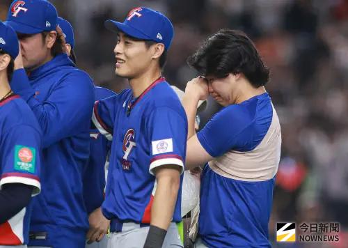 ▲WBC中華隊以5:4擊敗韓國隊，率先開轟的張育成、中繼登板守下戰局的孫易磊不禁落淚。（圖／記者葉政勳攝 ,2026.03.08）