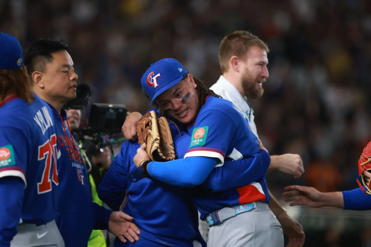 ▲3月8日經典賽台韓大戰，中華隊打贏韓國隊，張育成激動落淚。（圖／記者葉政勳攝）