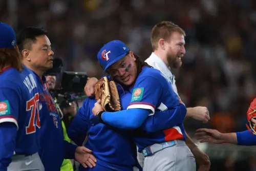 ▲3月8日經典賽台韓大戰，中華隊打贏韓國隊，張育成激動落淚。（圖／記者葉政勳攝）