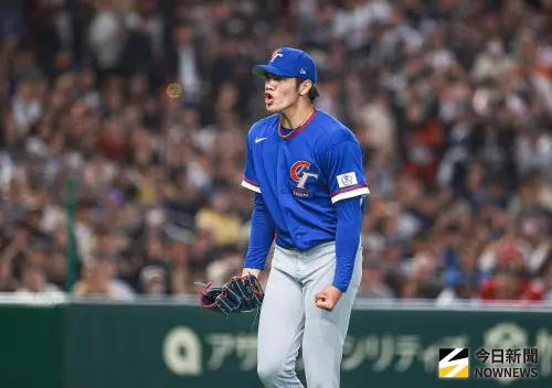 手套長在背後？林維恩滿壘危機上演上帝之手　背後盲接神技登官網