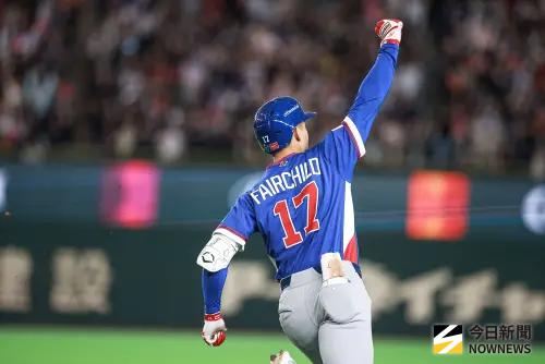 ▲Fairchild這場比賽，母隊認為連打4場比賽對於體能有考驗，國家隊因而安排他擔任指定打擊出賽，滿壘時鎖定首球搶好球的契機直接掃出滿貫砲，奠定比賽勝利基礎。（圖／記者葉政勳攝 ,2026.03.08）