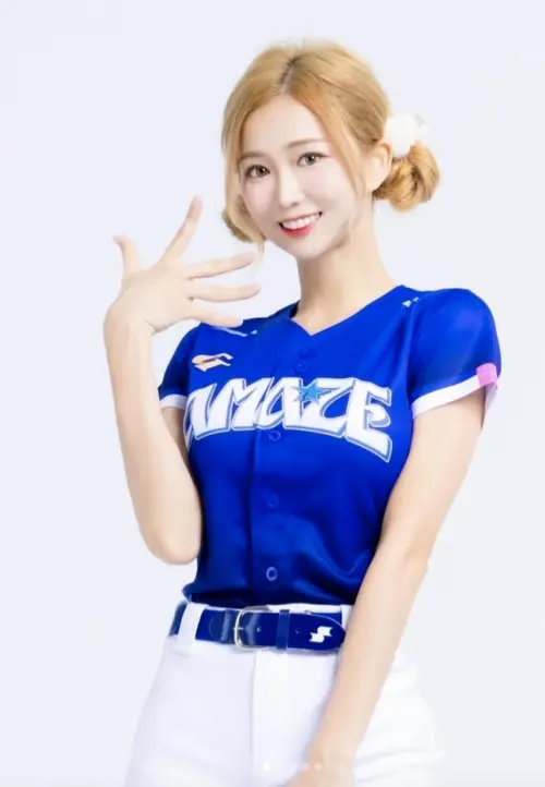 ▲秀秀子是12位被派到東京巨蛋應援的12位CT AMAZE成員之一。（圖／摘自 IG@showshowz1124)
