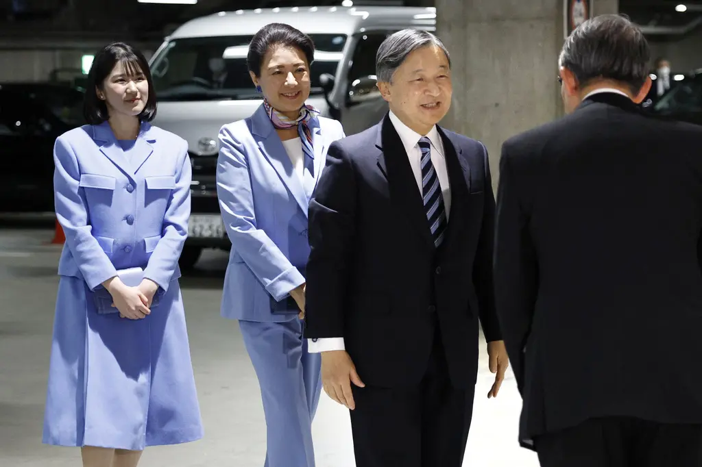 ▲日本政府6月30日敲定《皇室典範》修正案，不過，由於法案涉及到關乎皇位繼承的根基，引發在野黨反彈。圖為日本德仁天皇、雅子皇后以及愛子公主。（圖／美聯社／達志影像）