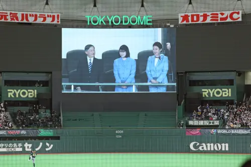 ▲日本德仁天皇、雅子皇后及愛子內親王8日抵達東京巨蛋，觀賽2026WBC日澳大戰。（圖／美聯社／達志影像）