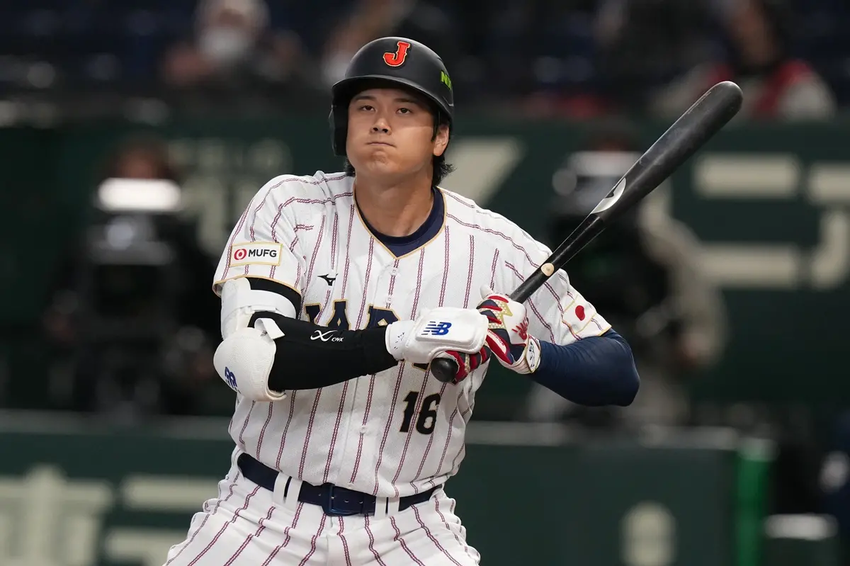 ▲日本隊在2出局滿壘、輪到看板球星大谷翔平打擊的關鍵時刻，二壘跑者牧秀悟遭牽制出局，且教練團要求的「重播輔助判決（Challenge）」遭到主審拒絕，導致日本隊攻勢瞬間瓦解。（圖／美聯社／達志影像）