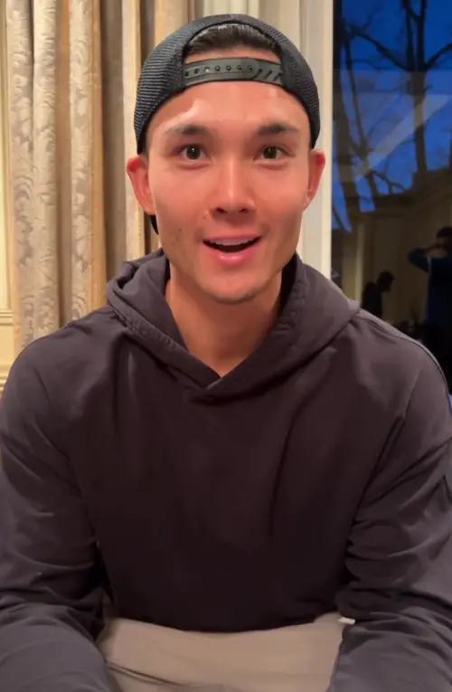 ▲費仔用台語自我介紹：「我是天公仔囝！」隨後露出可愛的笑容。（圖／threads＠rofsportstw）