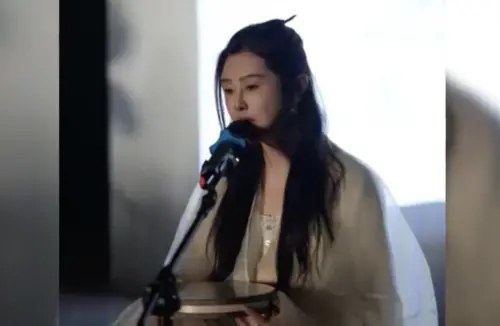 永遠的小倩回來了！王祖賢黑髮白袍辦頌缽會　粉絲狂讚：美呆了