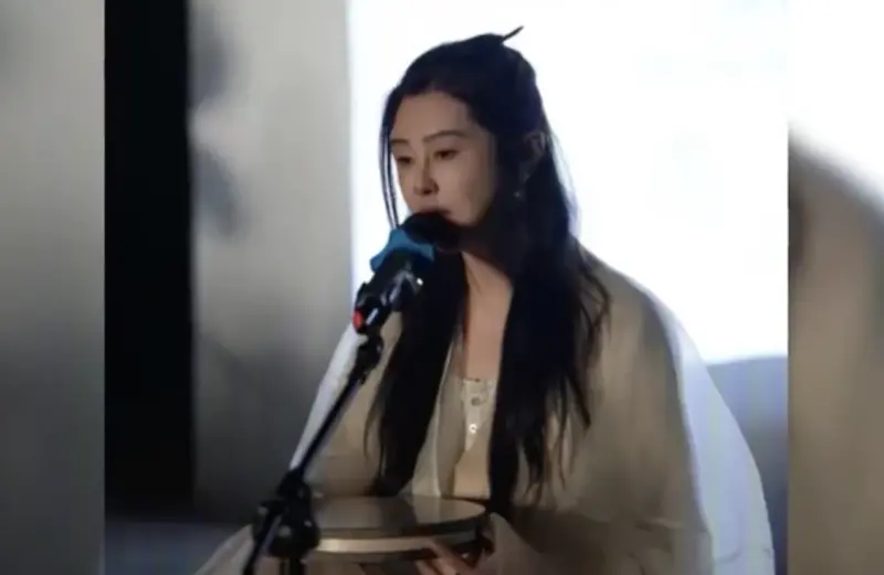 永遠的小倩回來了！王祖賢黑髮白袍辦頌缽會　粉絲狂讚：美呆了