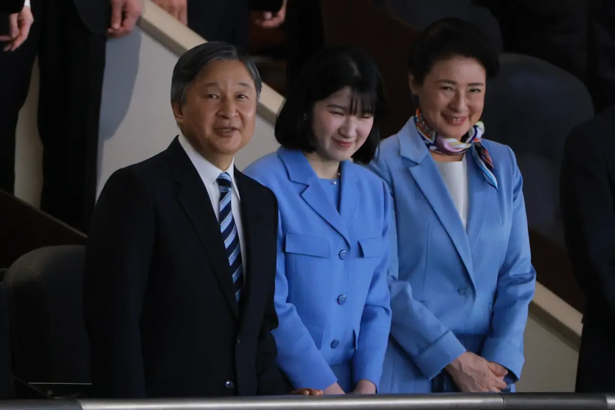 ▲日本天皇一家親臨東京巨蛋觀賞WBC日澳大戰，締造睽違60年的傳奇「天覽試合」。天皇現身VIP包廂瞬間，引發全場球迷瘋狂搶拍。（圖／読売新聞社提供）