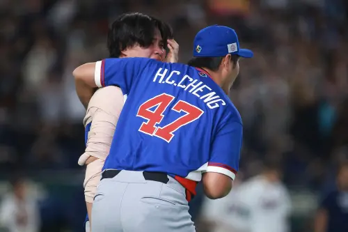 場邊最暖心一幕！孫易磊贏韓國「跪地痛哭」　鄭浩均一動作被讚爆