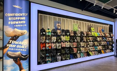 ▲母子鱷魚旗下產品眾多，除了招牌氣墊拖鞋以外，旗下還有販售洞洞鞋、機能鞋與運動鞋等。（圖／母子鱷魚臉書）