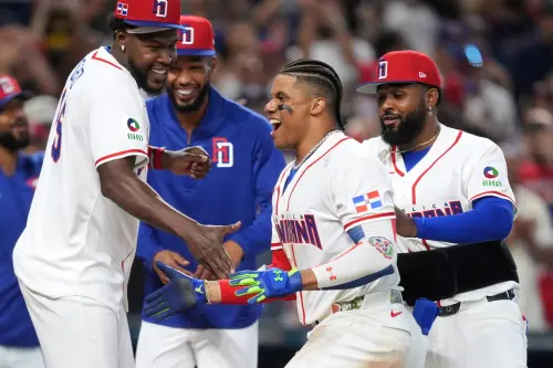 ▲多明尼加陣中明星外野手索托（Juan Soto）在七局下敲出決定性的兩分砲，讓比賽畫下句點，目前在經典賽繳出.429高打擊率。（圖／美聯社／達志影像）