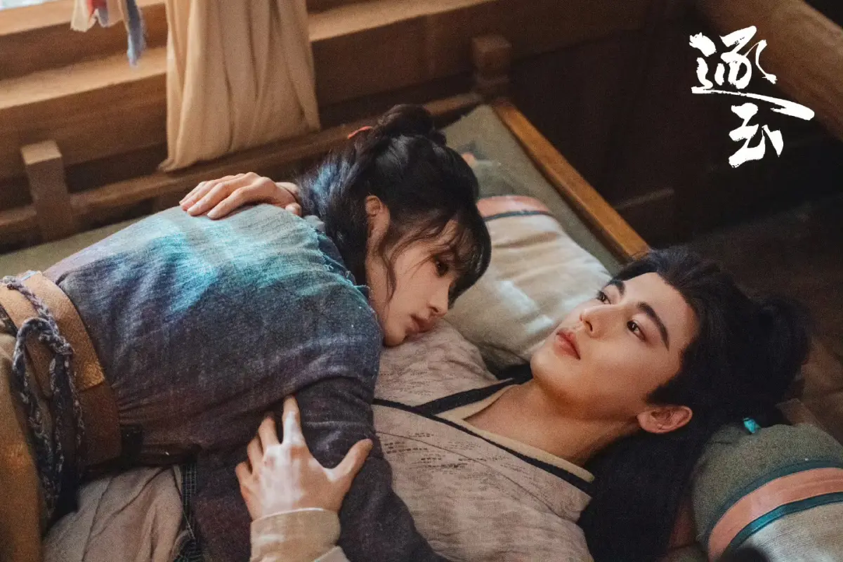 ▲張凌赫（右）在《逐玉》中痛失至親，為了報仇下令屠城，女主角田曦薇也認同，編劇挨批沒同理心。（圖／翻攝自微博@網劇逐玉）