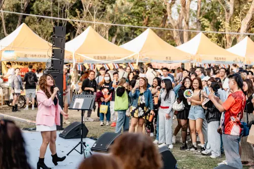 ▲ 2026日光海島生活節計有8國演出卡司、6場戶外講座、多國質感品牌市，吸引大批民眾與新住民參加。（圖／行國處提供）