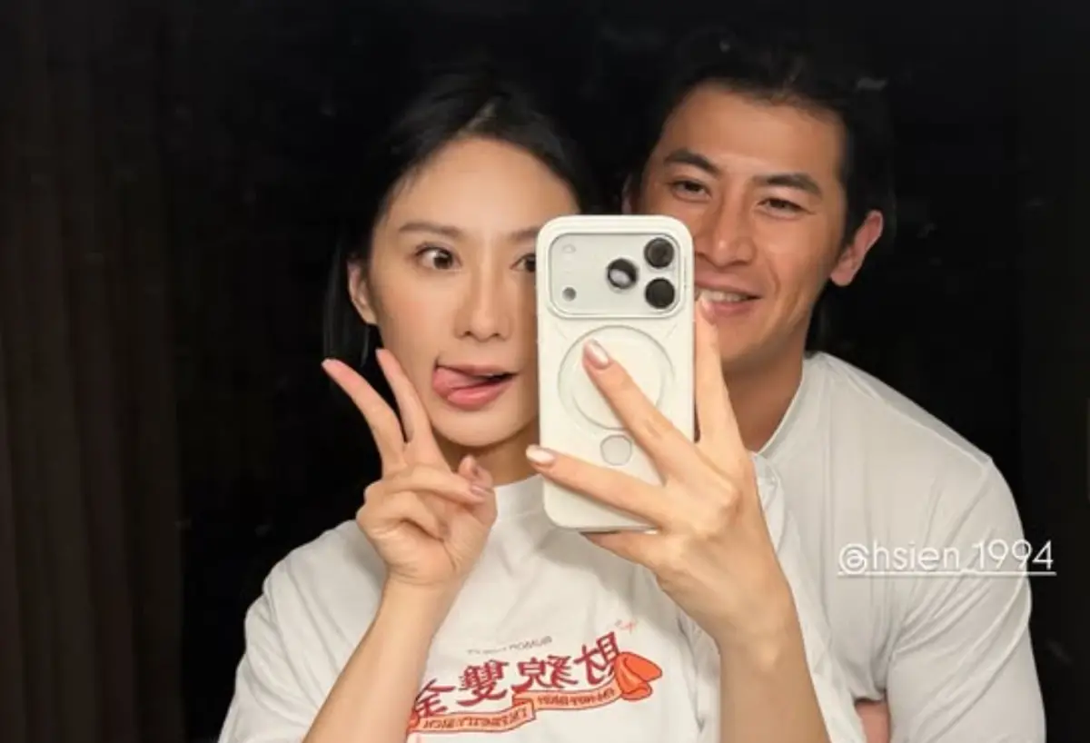 ▲陳傑憲（右）儘管手指骨裂，昨日還是上場跑壘，幫中華隊搶到1分，老婆綺綺（左）目睹一切也感動不已，貼出夫妻私下恩愛照告白陳傑憲「辛苦了我的英雄」。（圖／綺綺IG@haileychennn）