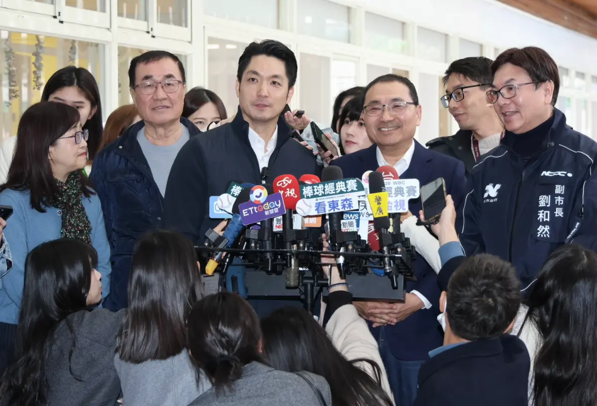 ▲李四川（左2）今在北市府公職最後一天上班，他與蔣萬安到新北市參訪兩處公共托育中心，與新北市長侯友宜、副市長劉和然合體。（圖／朱永強攝，2026.03.09）