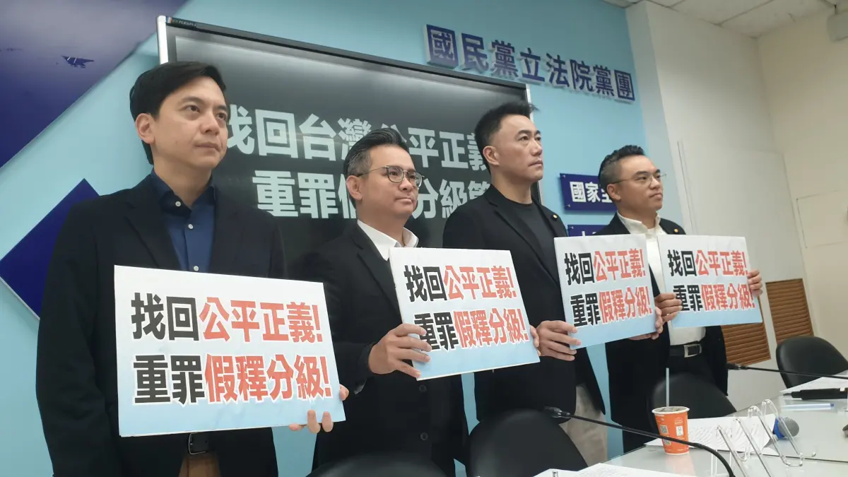 ▲國民黨團上午記者會，要求卓榮泰說明包機前往日本看球一事。（圖／何哲欣攝，2026.03.09）