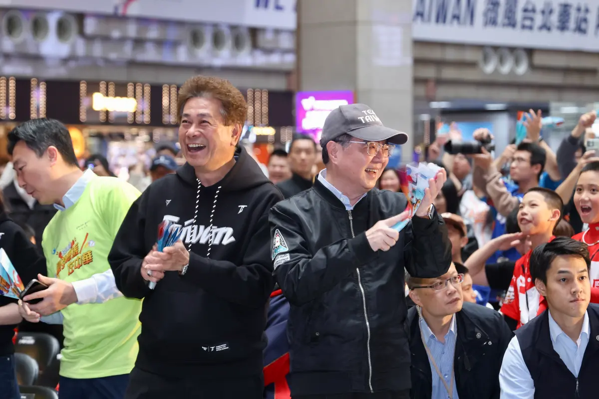 ▲行政院長卓榮泰（中）日前親赴日本東京巨蛋支持中華隊，引起外界討論。（圖／攝影中心）