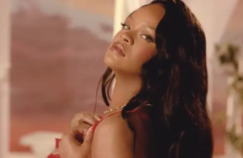 ▲ 蕾哈娜居住的豪宅遭人開槍，且子彈打穿牆面，狀況超驚險。（圖／IG@badgalriri）