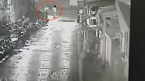 恐怖！深夜開車驚見亮刀追車　永和夫妻吵架「大馬路失控全被拍」