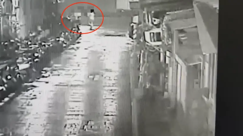 恐怖！深夜開車驚見亮刀追車　永和夫妻吵架「大馬路失控全被拍」