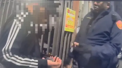 ▲警方於周邊逮到同夥友人江姓男子，並在其身上查獲依托咪酯煙彈1顆。（圖／警方提供）