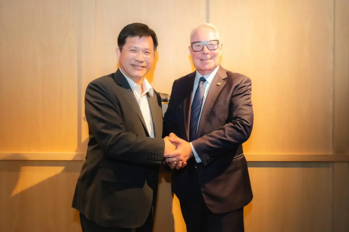 ▲外交部長林佳龍與澳洲新南威爾斯州議員麥德莫特（Hugh McDermott）合影致意。（圖／取自Hugh McDermott臉書）