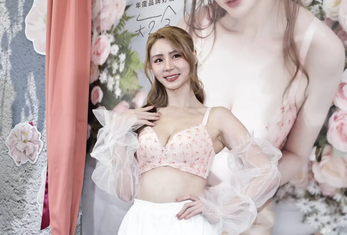 ▲短今無法赴日應援WBC原因曝光！她透露本來已經訂好到東京的機票與住宿，後來得知獲選CT AMAZE，接受安排留在台灣的直播場合應援，卻放話要到現場還能去美國，希望中華隊晉級決賽。（圖／記者吳翊緁攝）