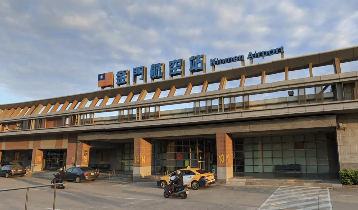 ▲台籍男子「肉身綁雙貓」想走私回台，沒想到抵達金門機場安檢站時因貓叫破功。（圖／翻攝Google Maps）