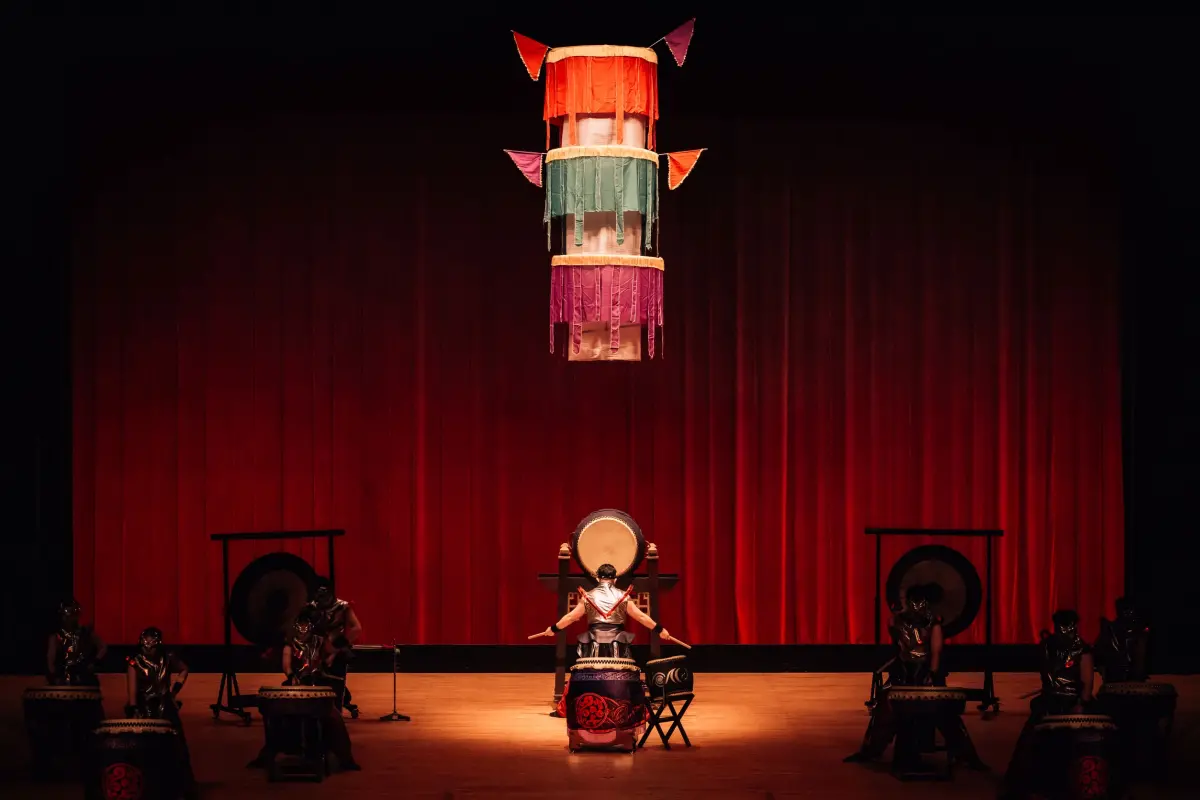 ▲舞者以震撼戰鼓作為祭儀，向先人致敬與祈福(圖／九天提供2026.3.9)