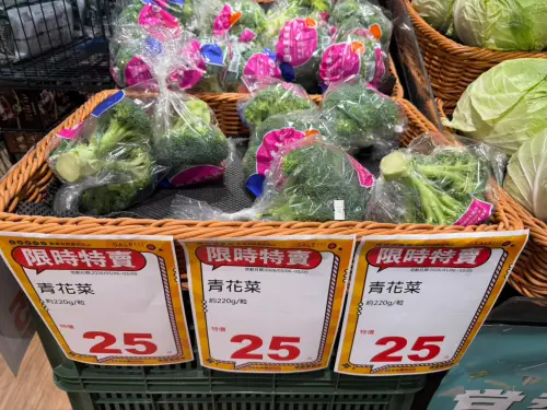 ▲慶祝台灣贏韓國，全聯門市3月9日限定青花菜25元。（圖／記者黃韻文攝）