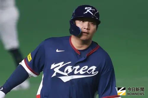 ▲文保景在韓澳大戰「故意不揮棒被三振」的舉動，被許多網友質疑是為了控分，引發全台球迷怒火。（圖／記者葉政勳攝）